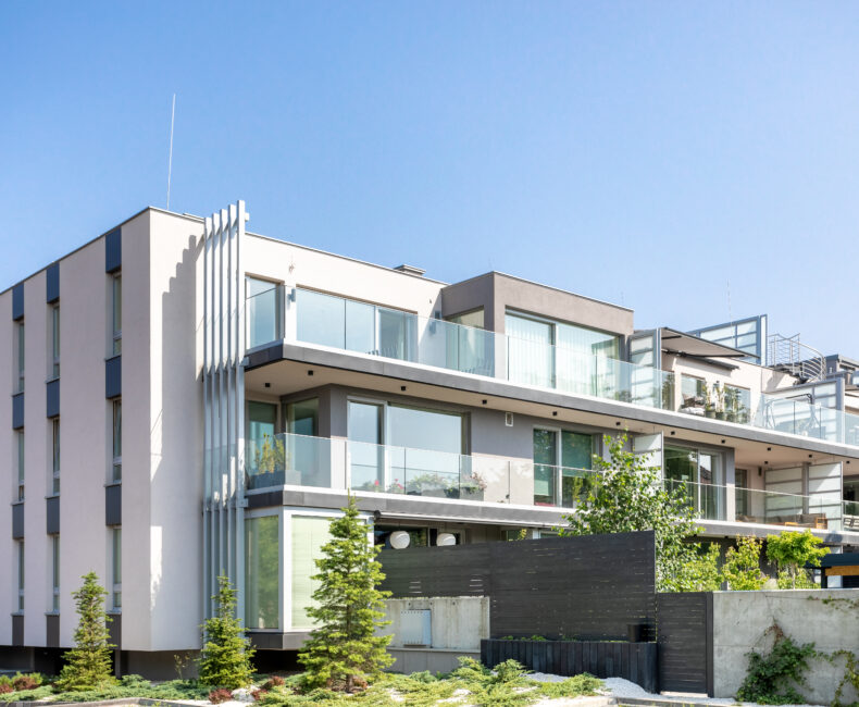 Apartment with a terrace in a modern development in Wola Justowska – 53 m2