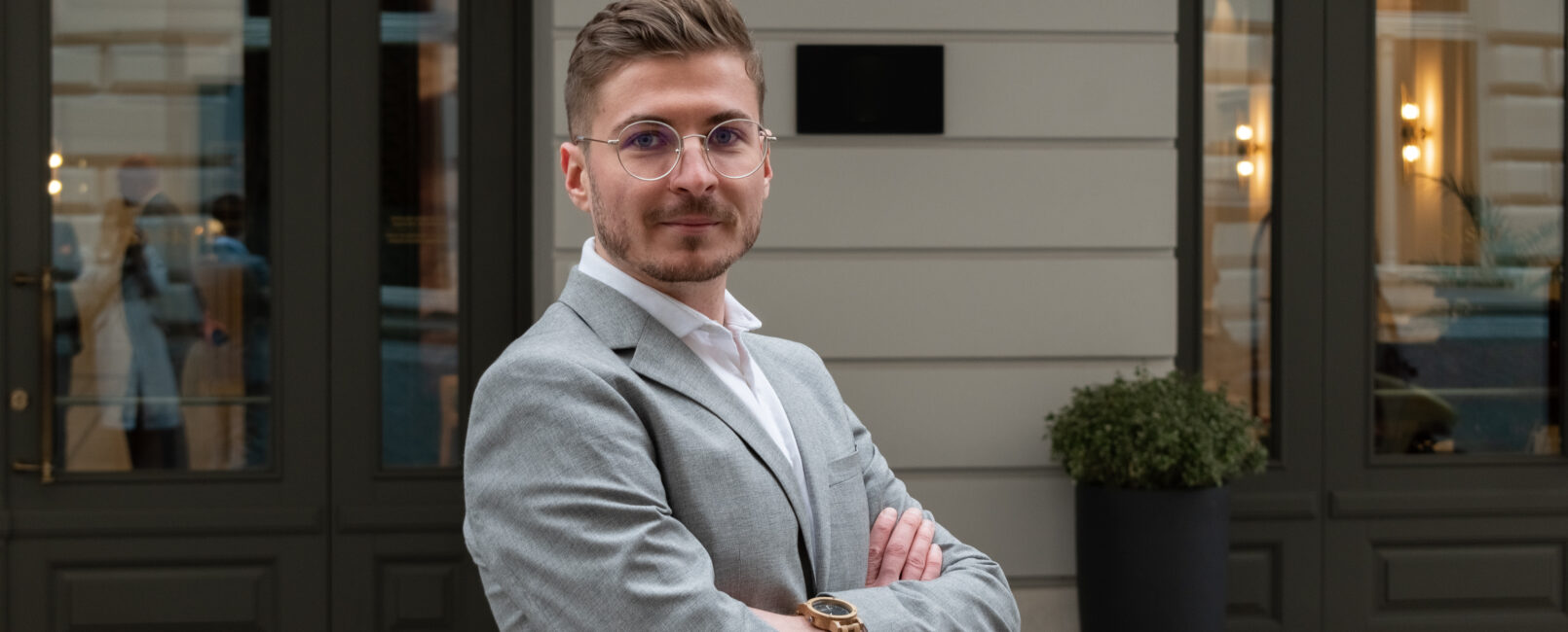 From Architect to Commercial Real Estate Agent by Kacper Kulisa ⋆ ROYAL