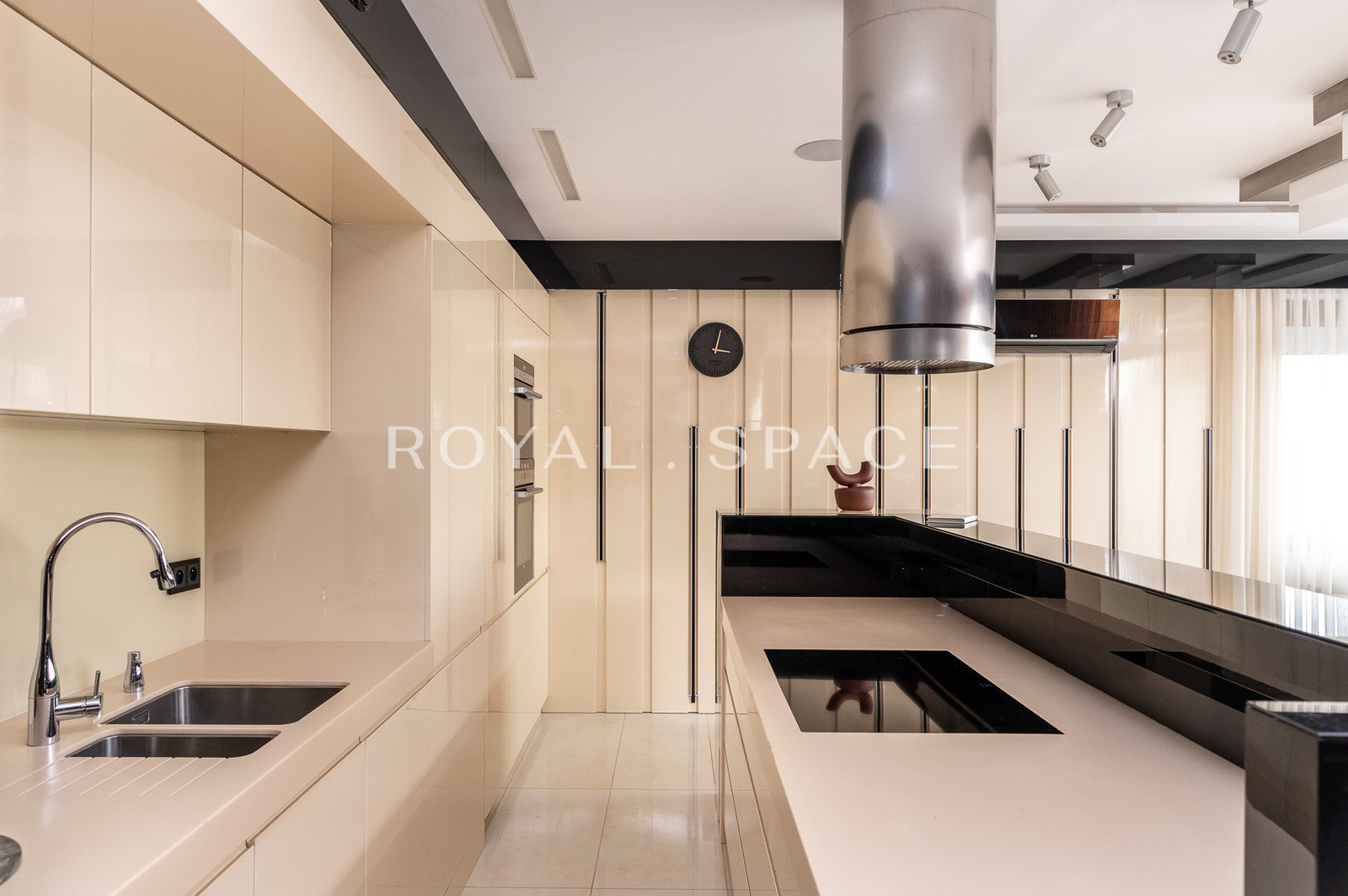 Dwupoziomowy penthouse z widokiem na Kraków!