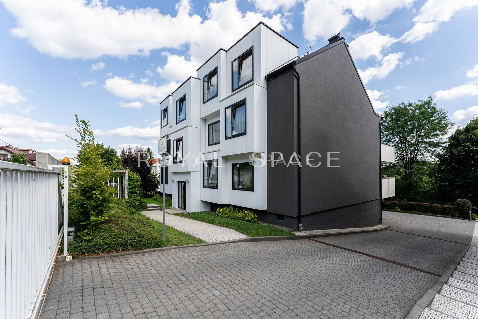 Apartment with large balcony in Wola Justowska!