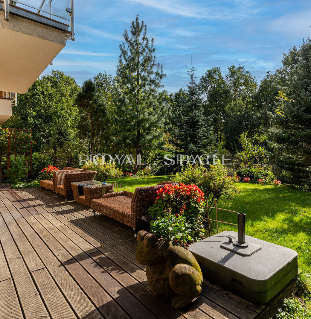 House on a beautifully landscaped plot!