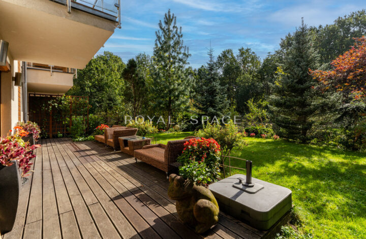 House on a beautifully landscaped plot!