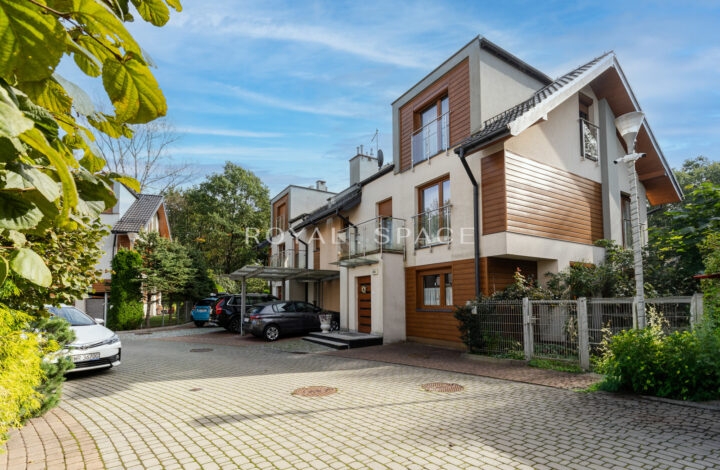 House on a beautifully landscaped plot!
