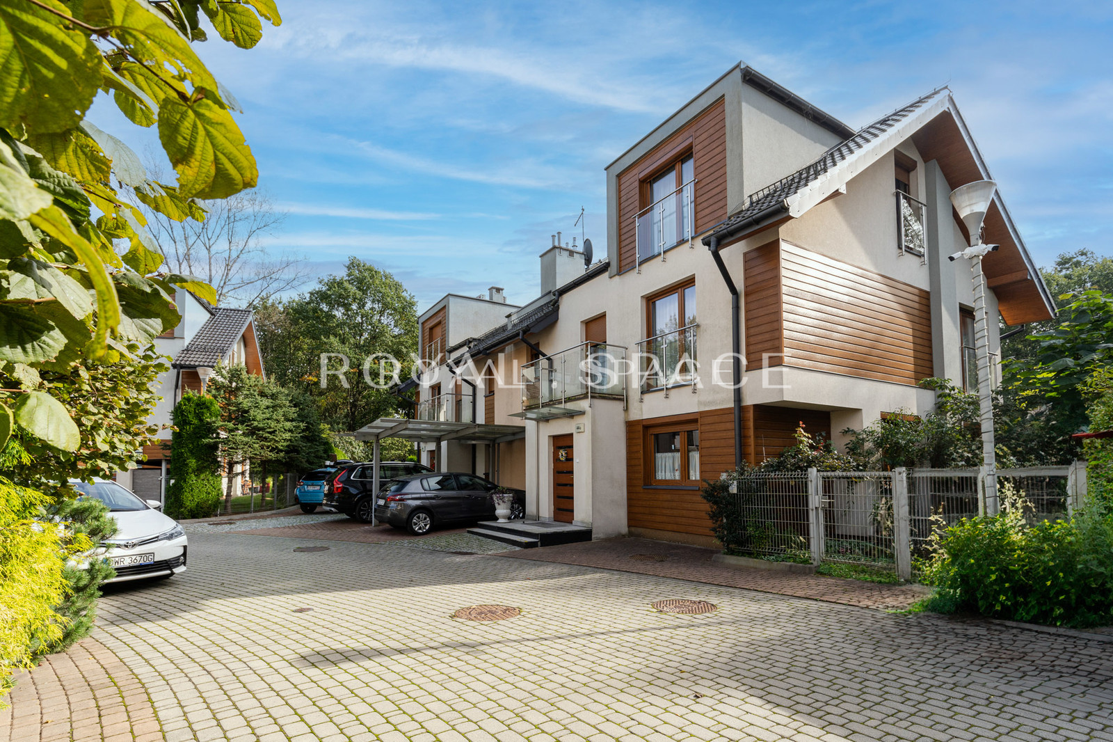 House on a beautifully landscaped plot!