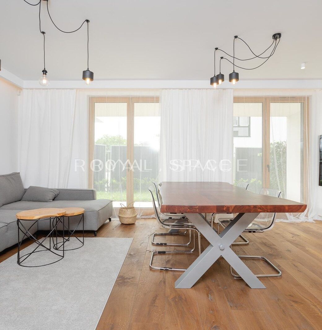 Spacious luxury apartment with garden