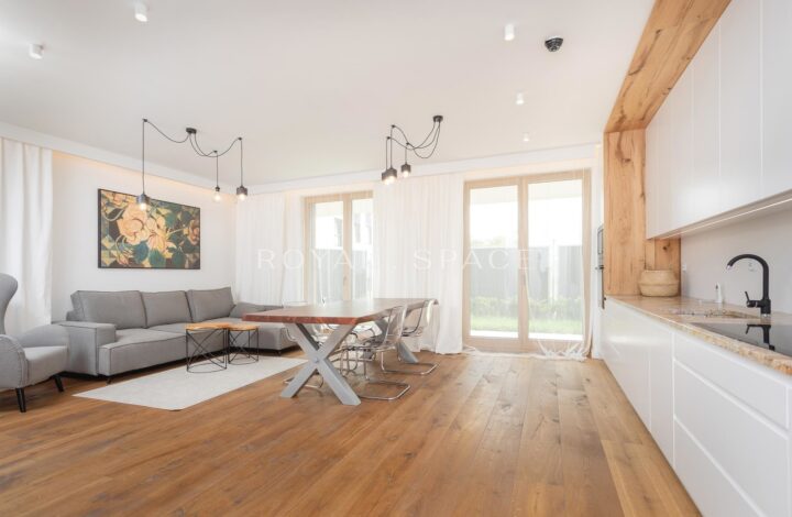 Spacious luxury apartment with garden