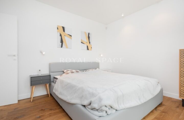 Spacious luxury apartment with garden