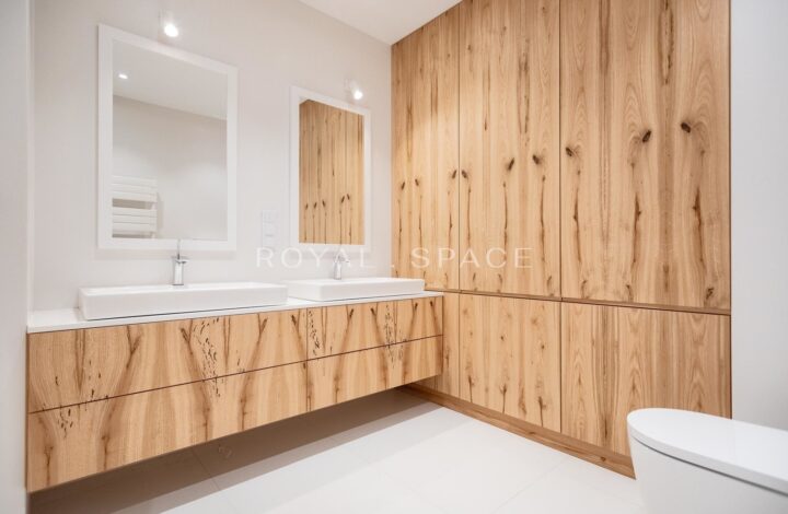 Spacious luxury apartment with garden