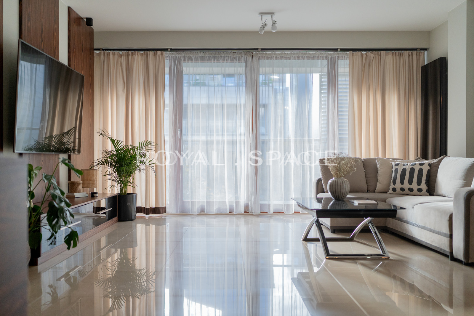 Spacious apartment with balcony in the capital!