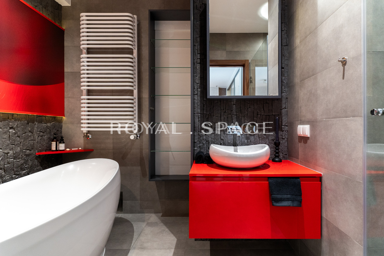 Spacious apartment with balcony in the capital!