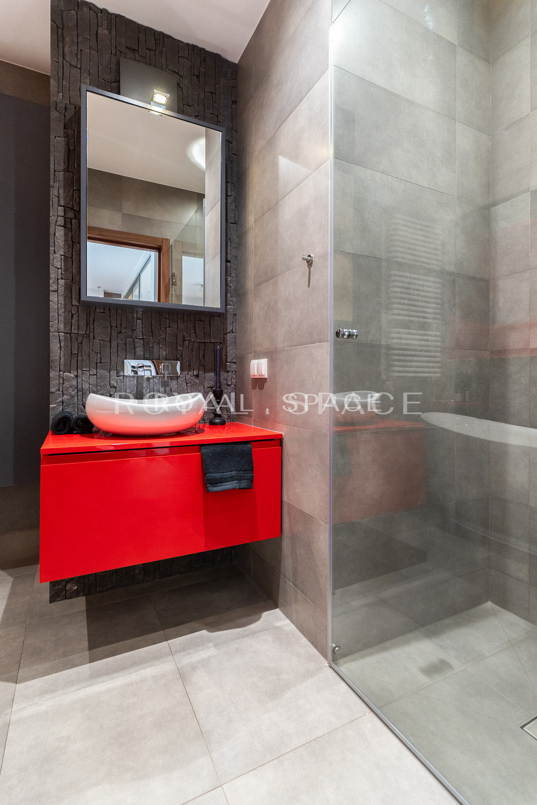 Spacious apartment with balcony in the capital!