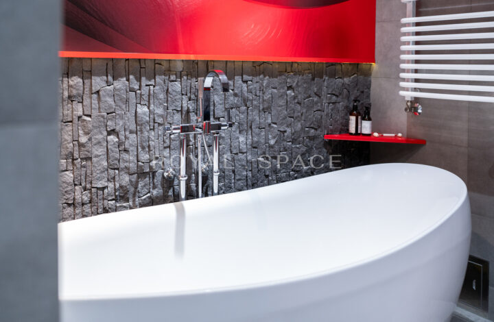 Spacious apartment with balcony in the capital!