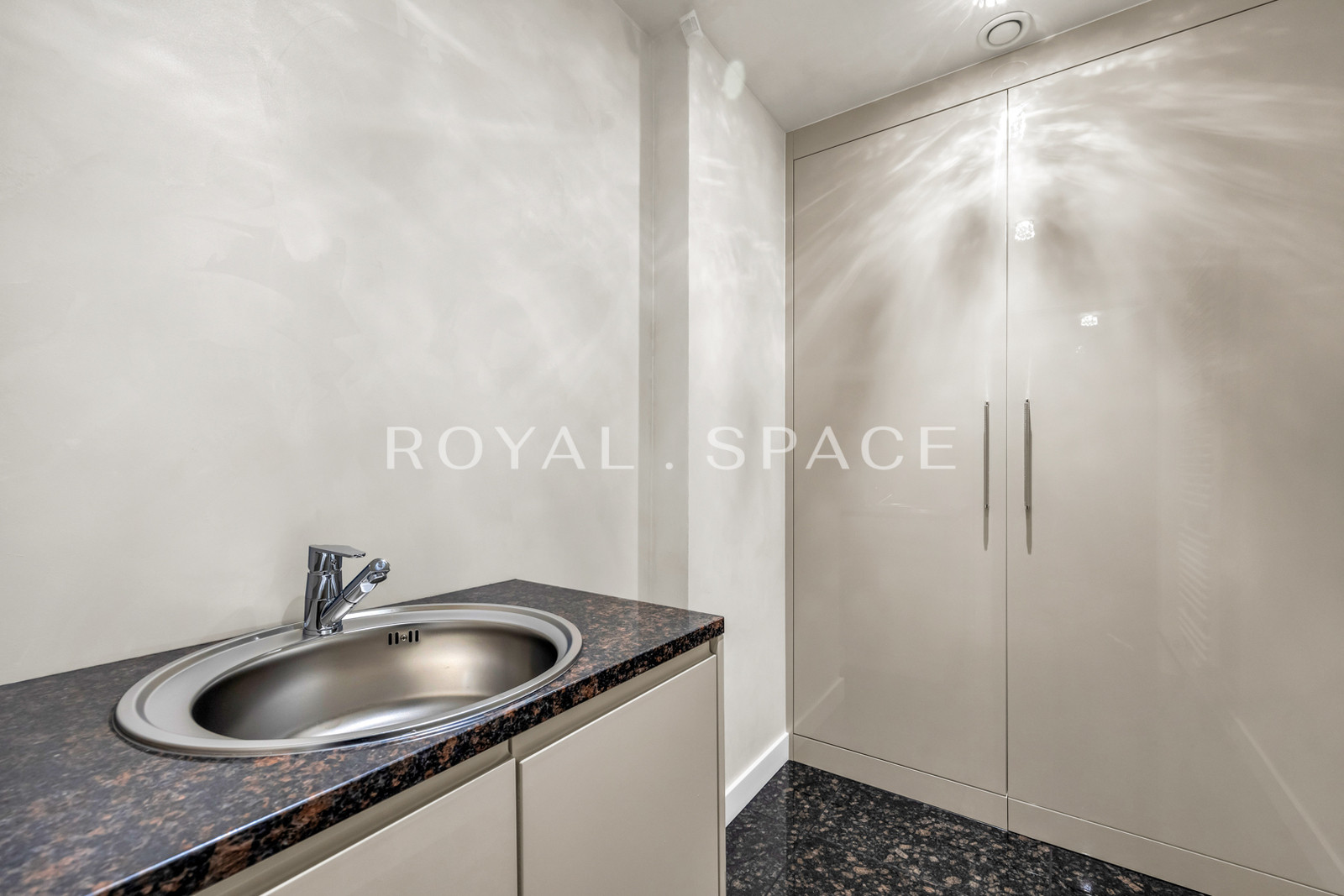 Top Floor in sophisticated style | Unique Tower