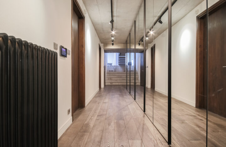 Loftowy penthouse widokowy na Zabłociu