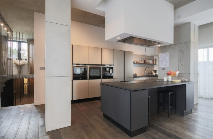 Loftowy penthouse widokowy na Zabłociu