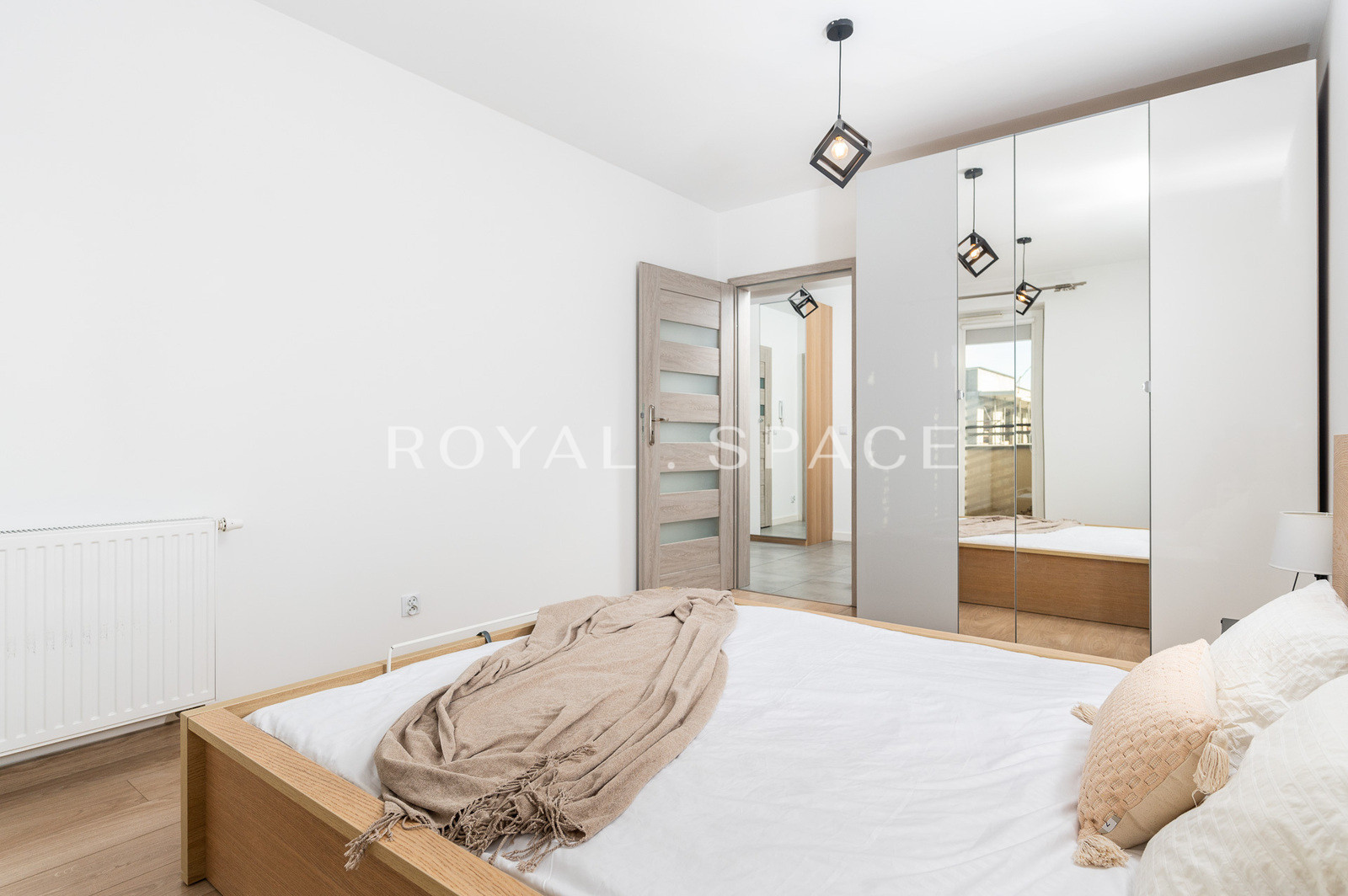 Apartment with balcony and good public transport!