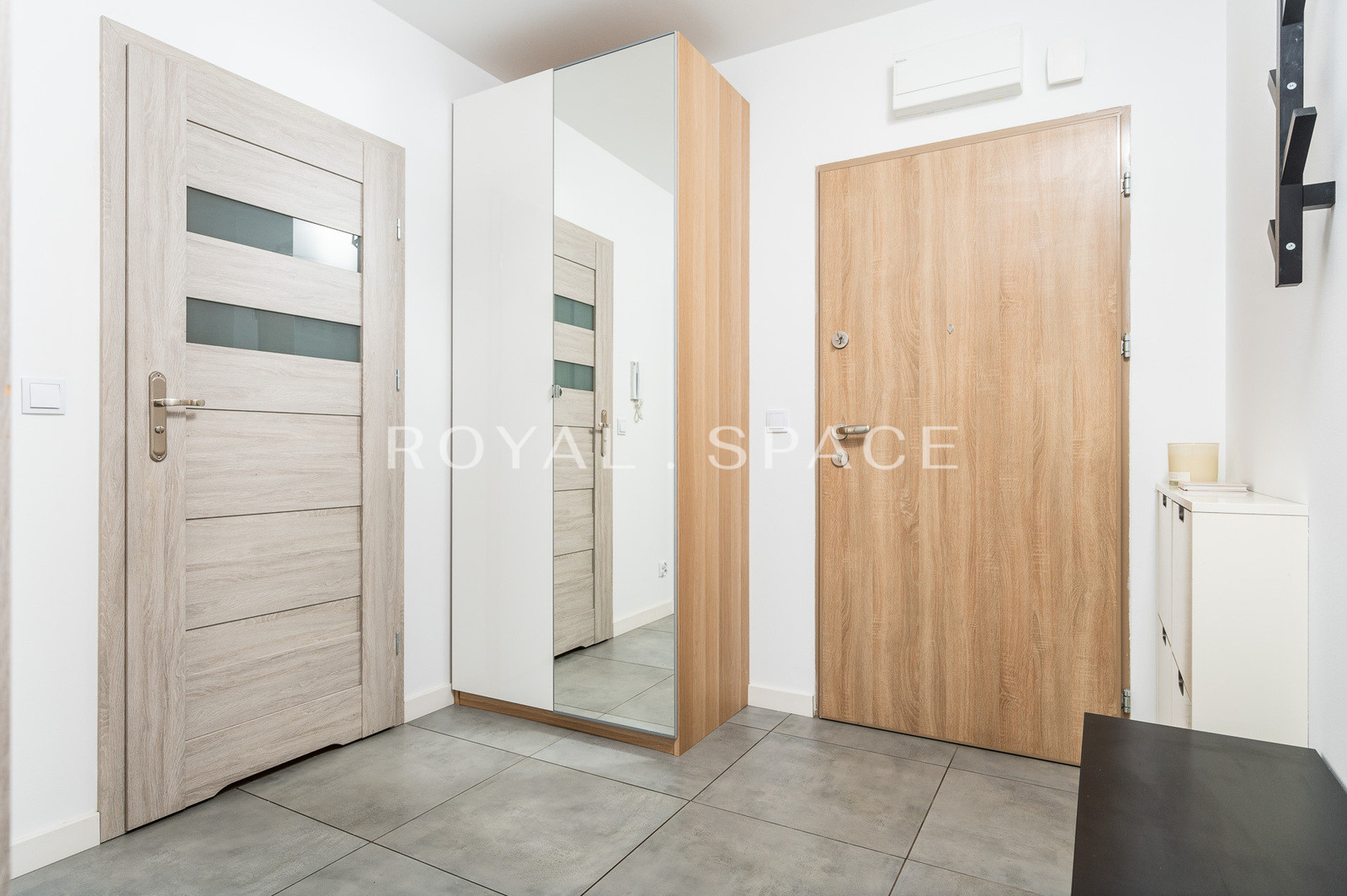 Apartment with balcony and good public transport!