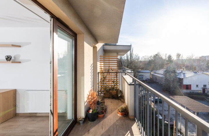 Apartment with balcony and good public transport!