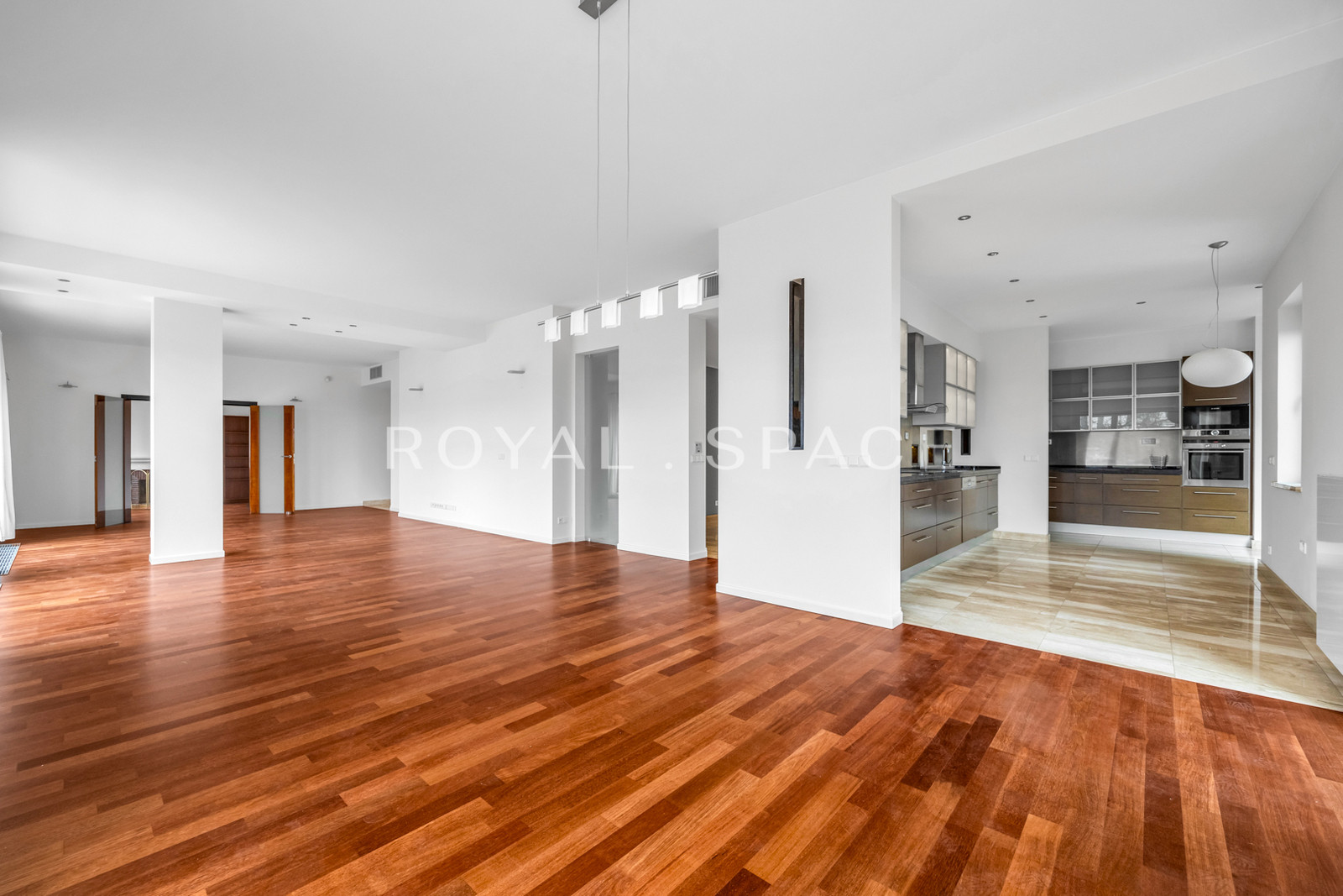 Warszawa, Mokotów, Biały Kamień 8