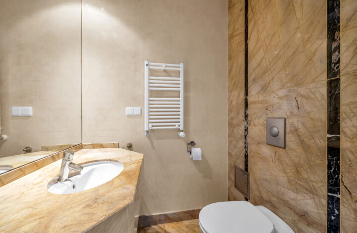 Warszawa, Mokotów, Biały Kamień 8