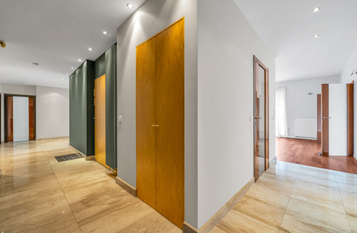 Warszawa, Mokotów, Biały Kamień 8