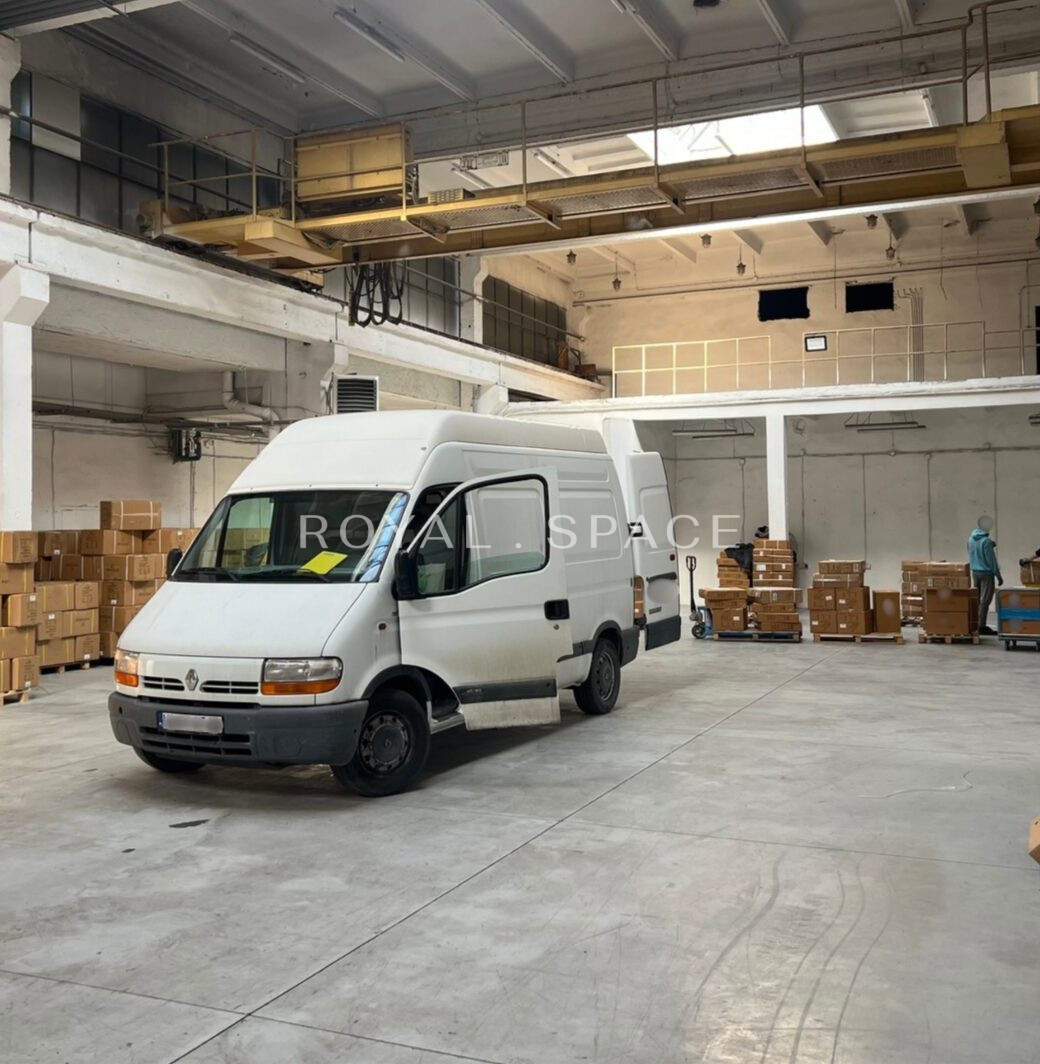 Świetnie skomunikowana hala o wysokości 9m!