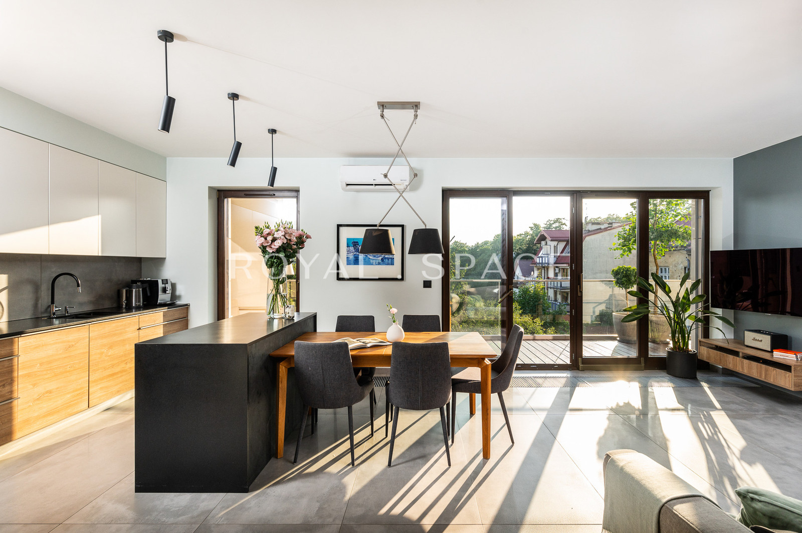 4-room apartment with wooden terrace