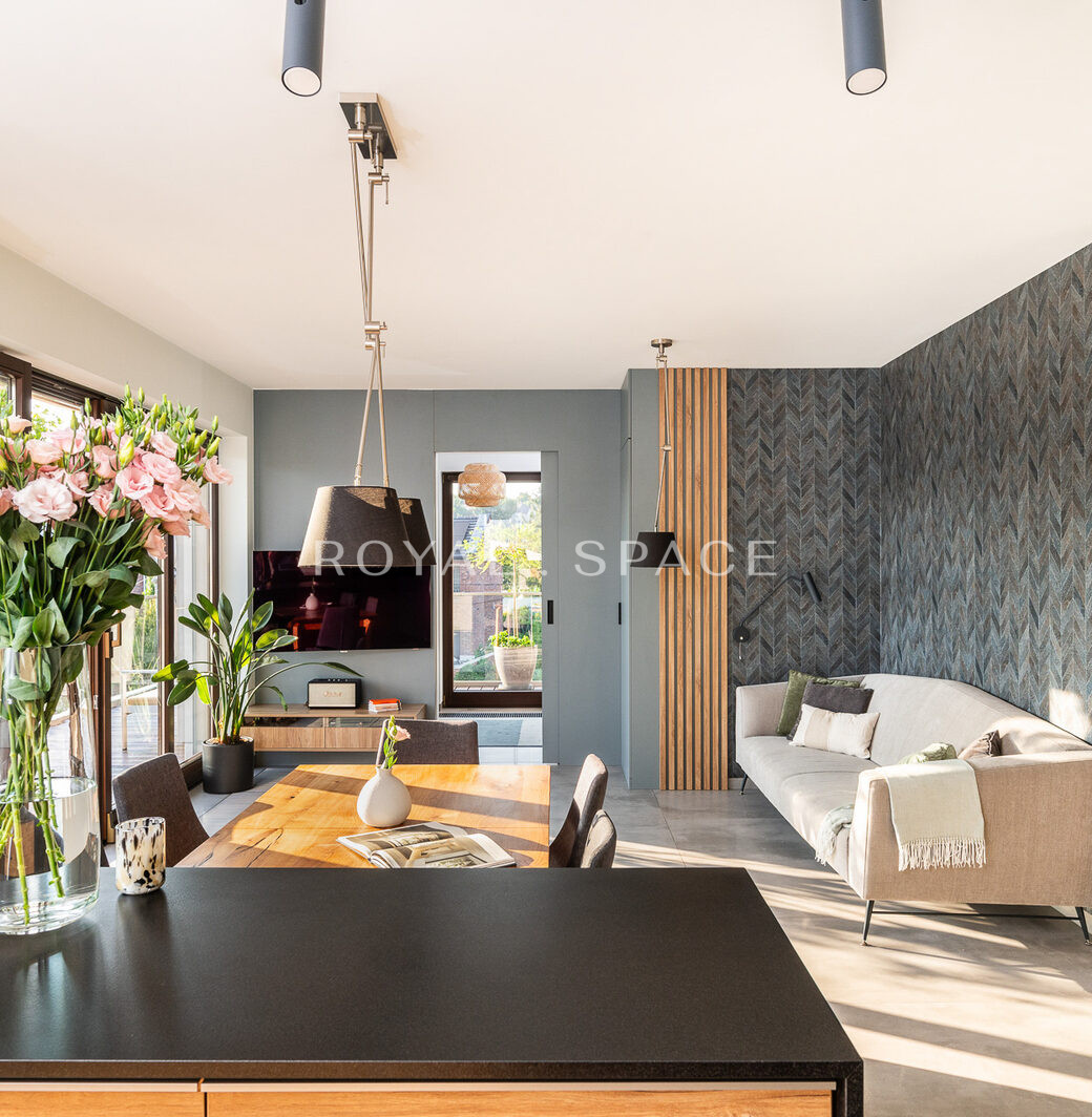 4-room apartment with wooden terrace