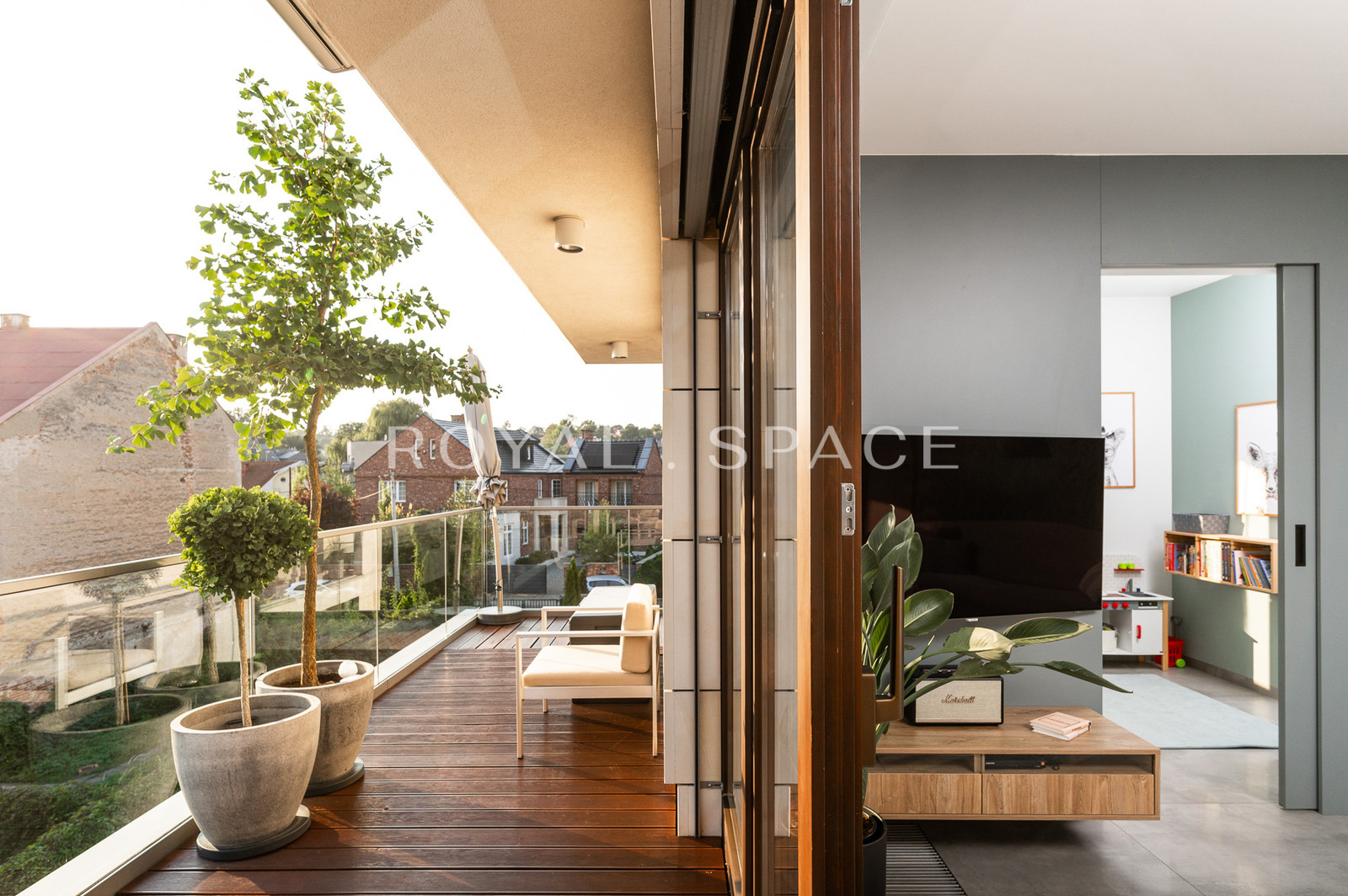 4-room apartment with wooden terrace