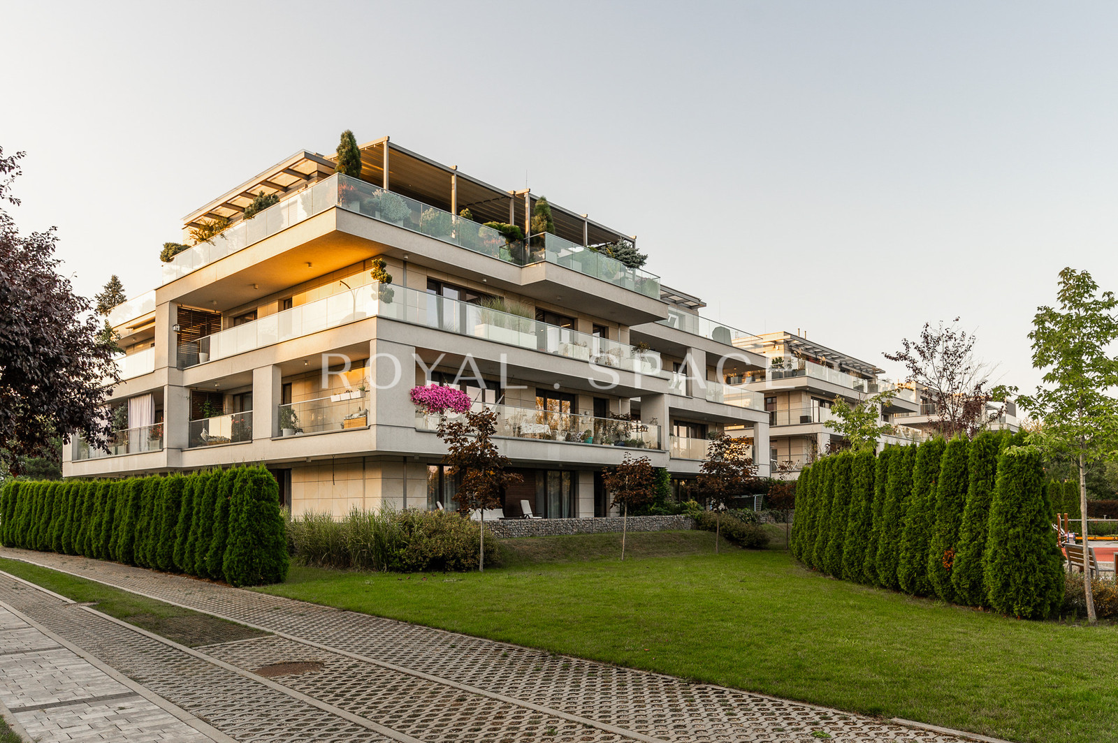 4-room apartment with wooden terrace