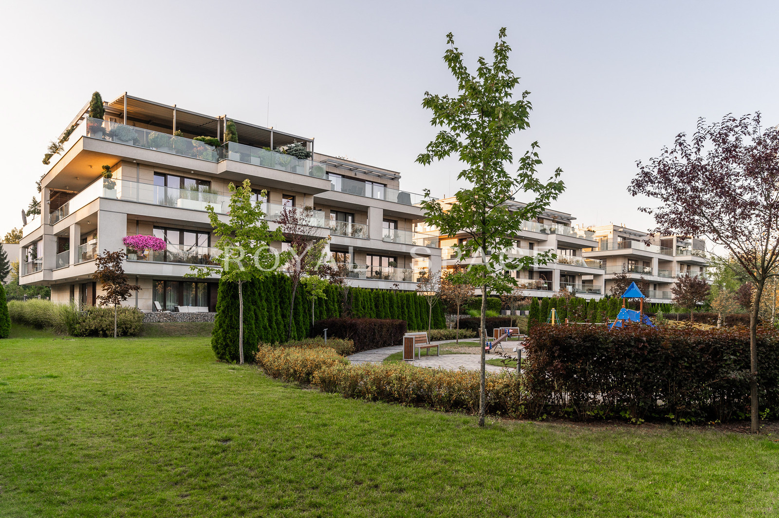4-room apartment with wooden terrace