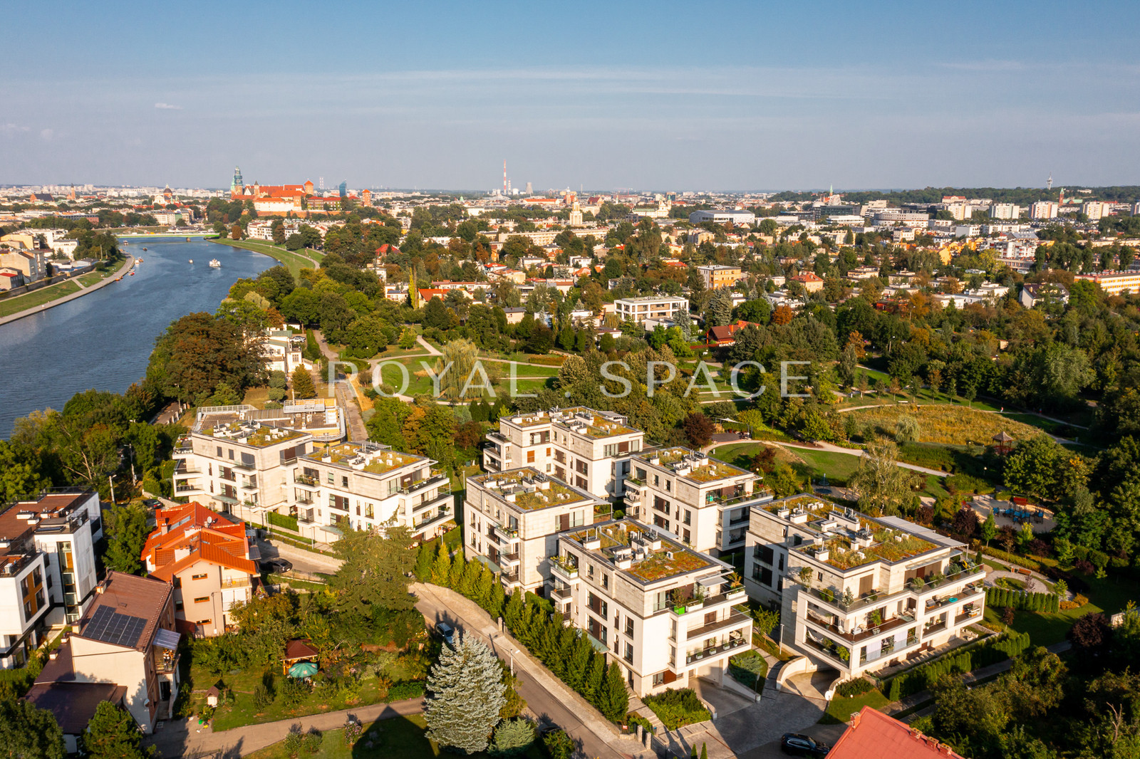 4-room apartment with wooden terrace