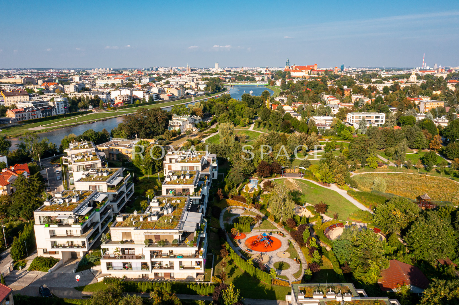 4-room apartment with wooden terrace