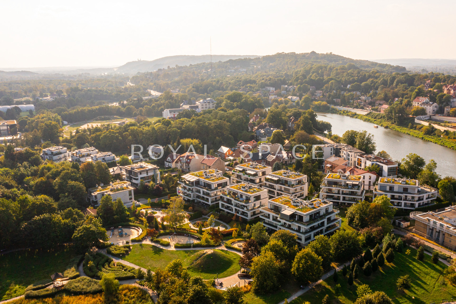 4-room apartment with wooden terrace