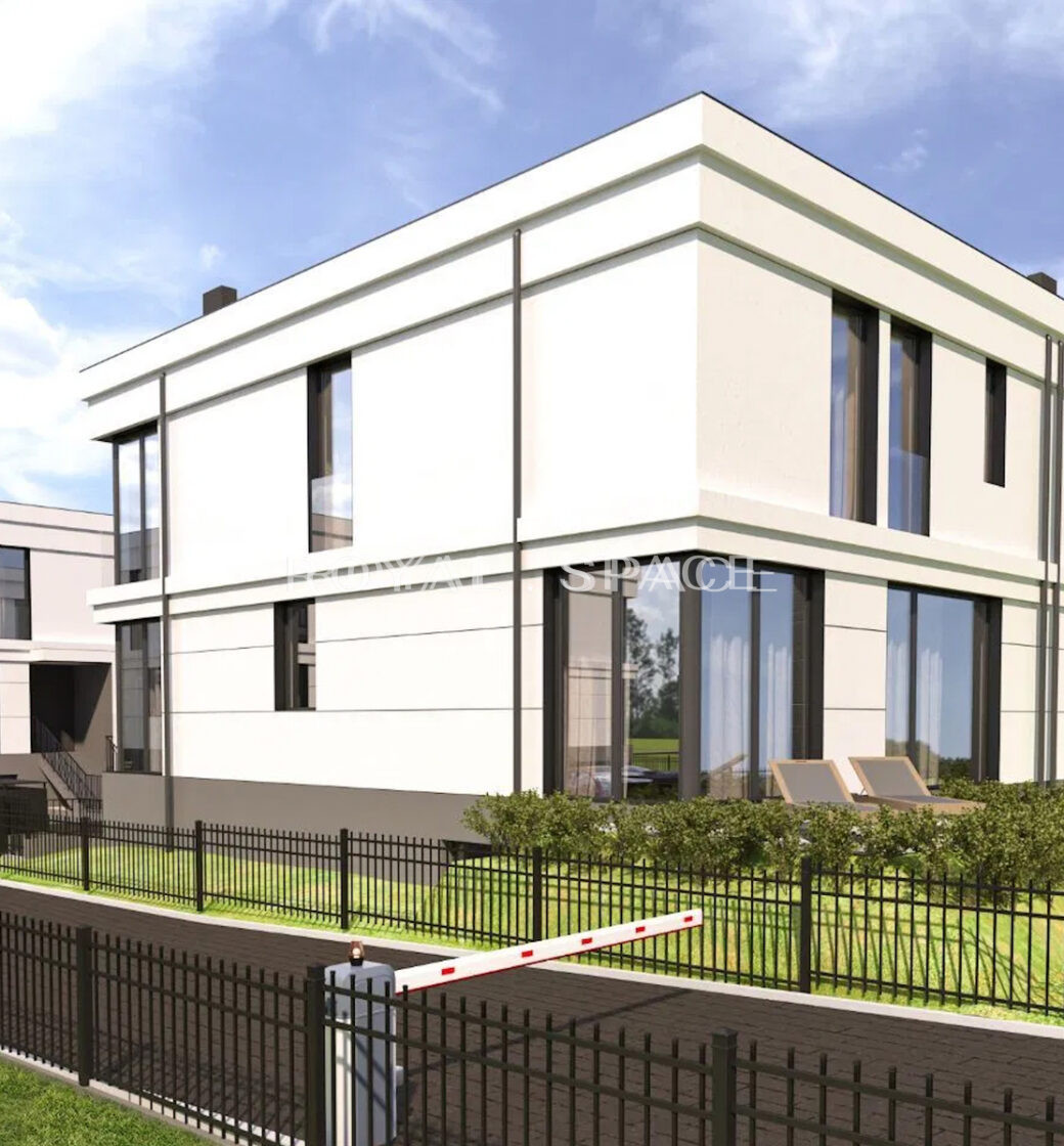 Semi-detached house in a gated community!