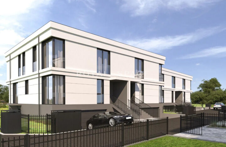 Semi-detached house in a gated community!