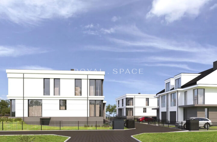 Semi-detached house in a gated community!