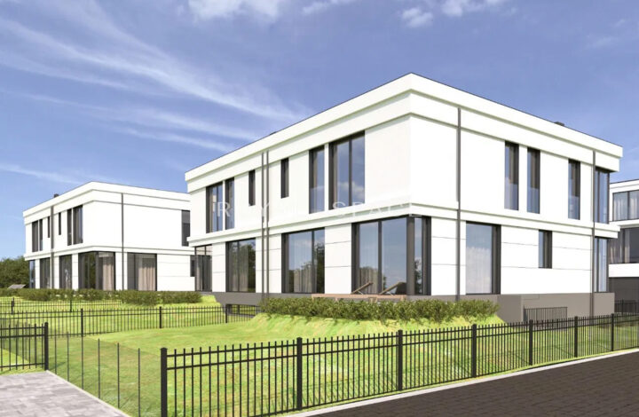 Semi-detached house in a gated community!