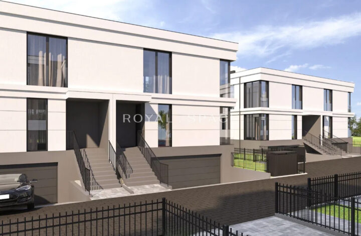 Semi-detached house in a gated community!