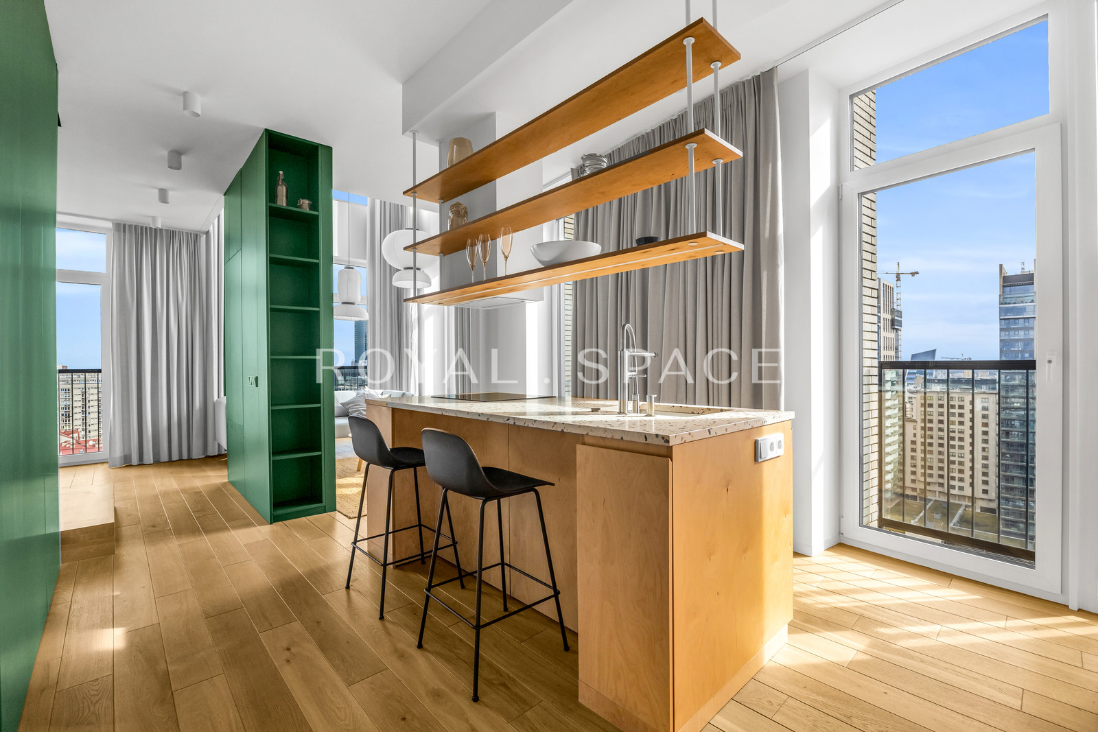 Luxury penthouse with Warsaw Spire view!