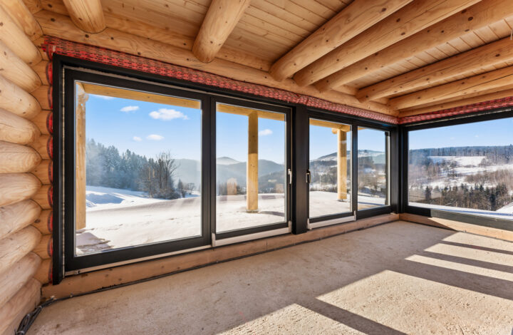 Modern log home with private sauna and hot tub!