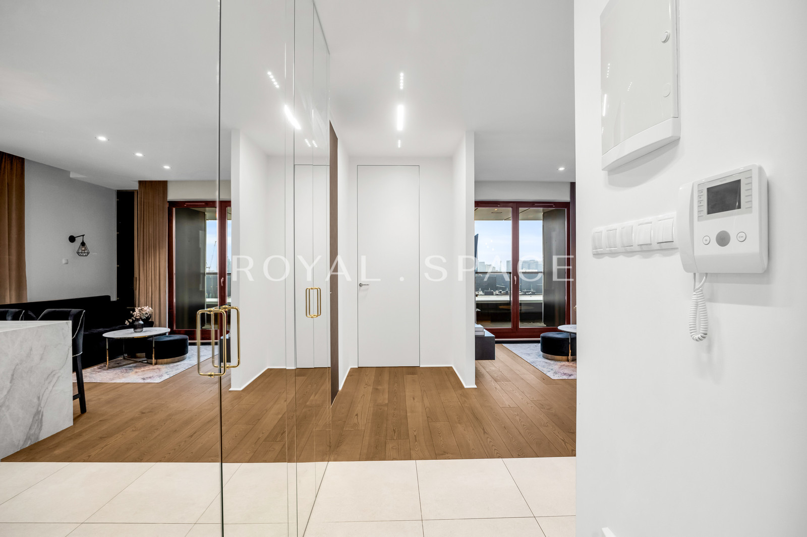 Modern apartment with loggia and 2 parking spaces!