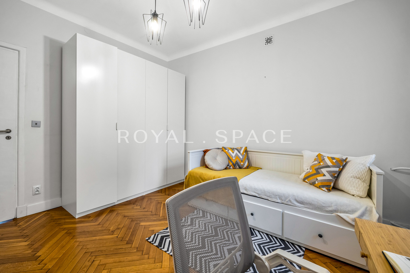 Apartment in the “Dom bez Kantów” tenament!
