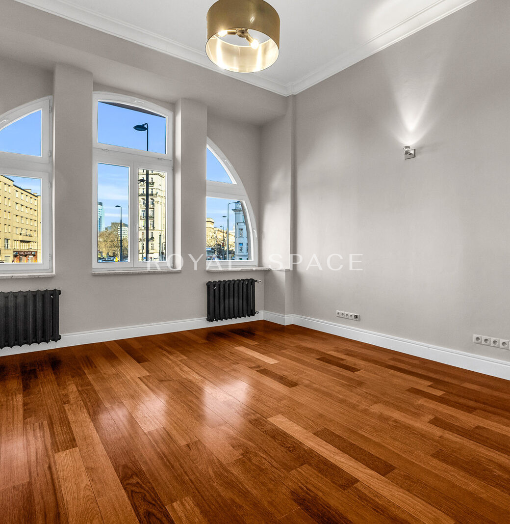 Розкішна квартира в історичному будинку!