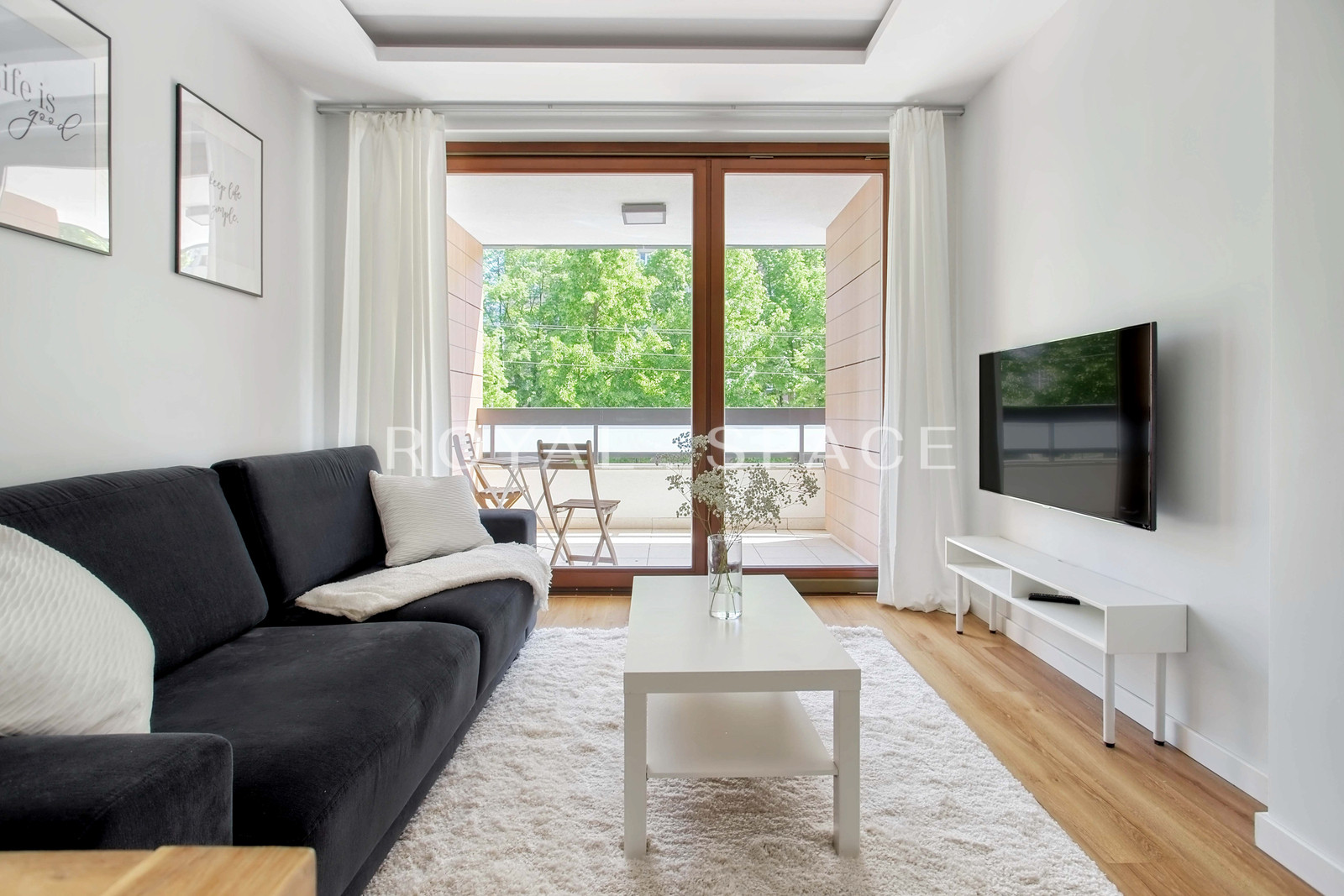 Piękne mieszkanie w apartamentowcu z basenem!