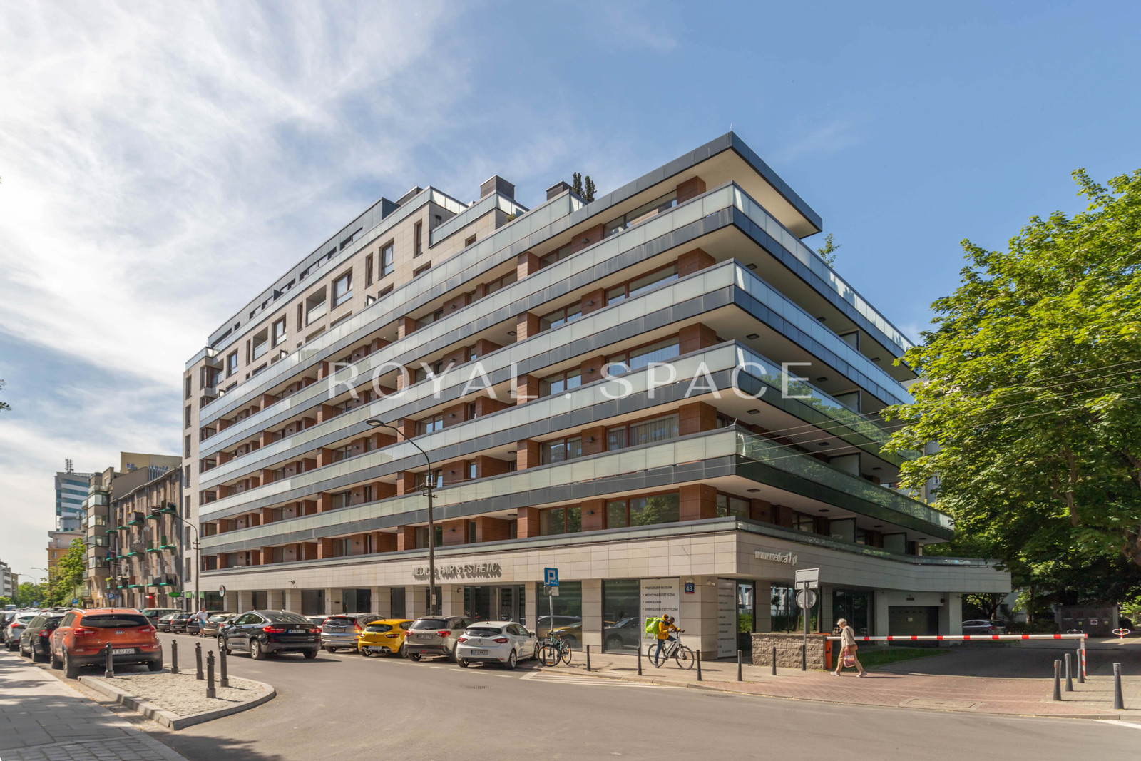 Piękne mieszkanie w apartamentowcu z basenem!
