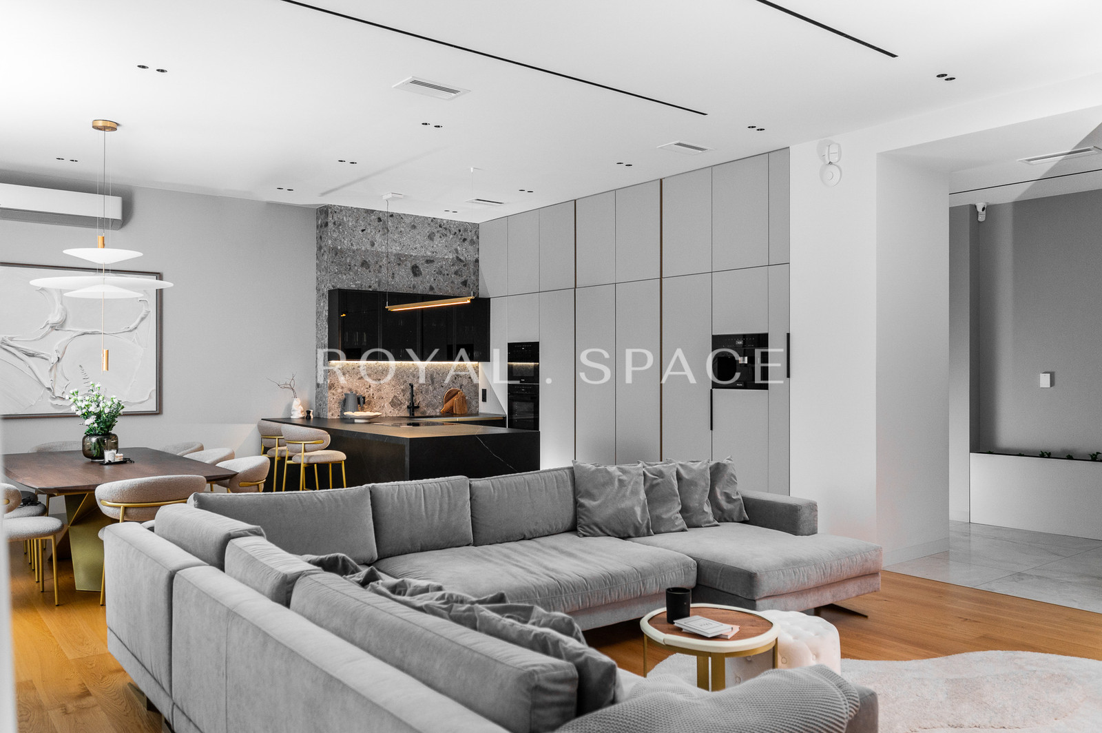 Luxury apartment in a tenement house with a garage