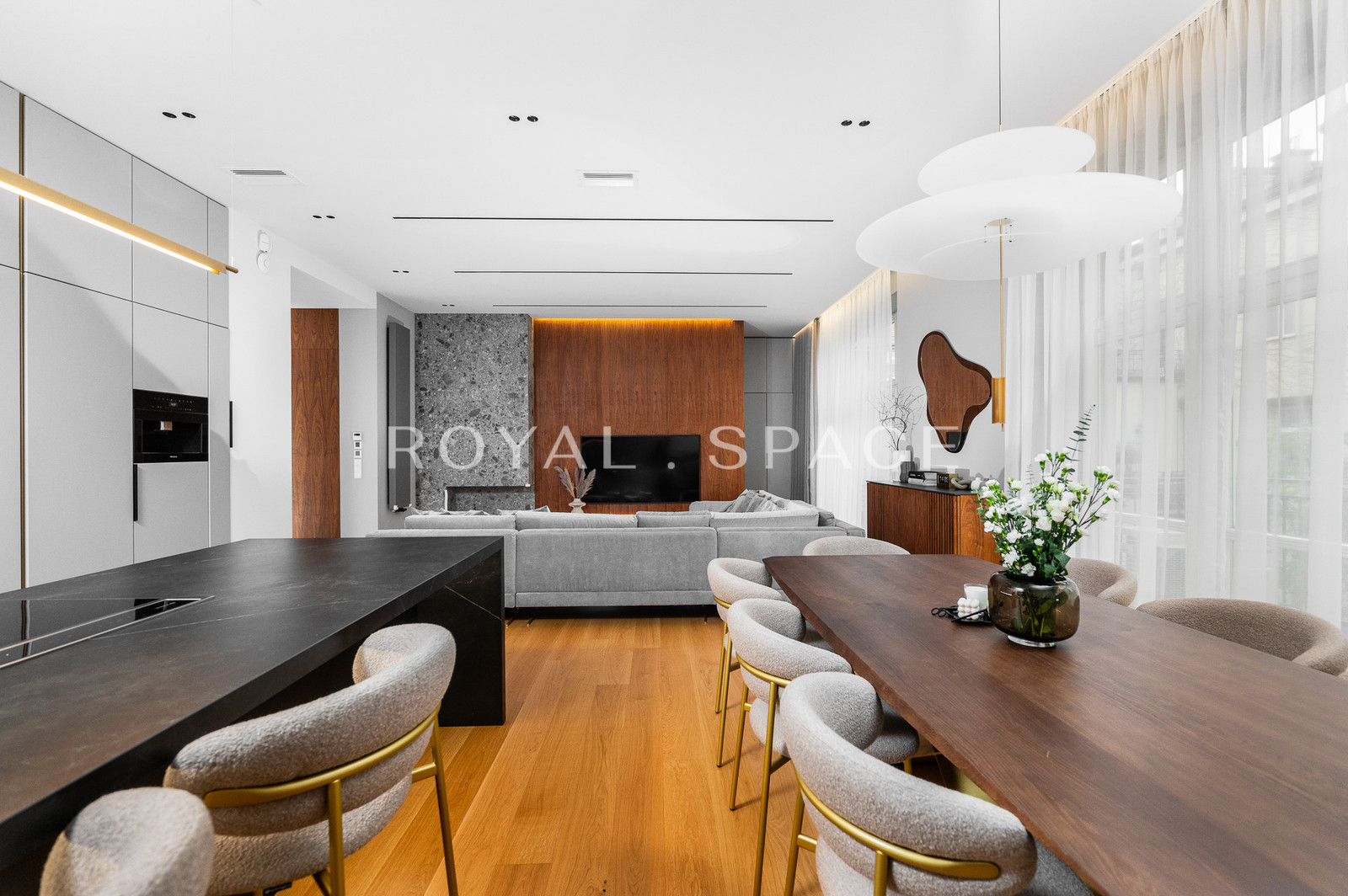Luxury apartment in a tenement house with a garage