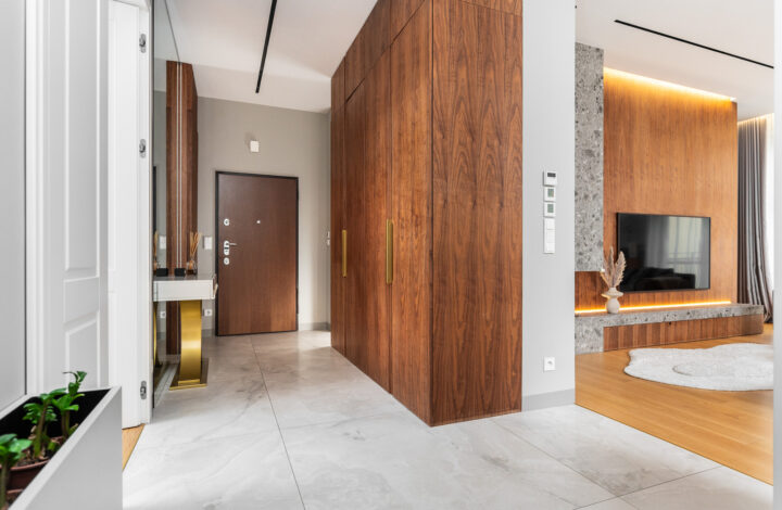 Luxury apartment in a tenement house with a garage