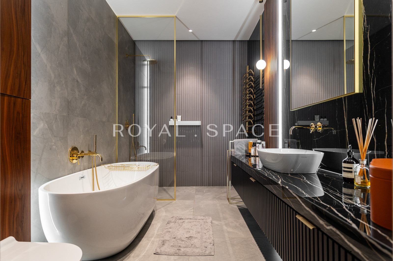Luxury apartment in a tenement house with a garage
